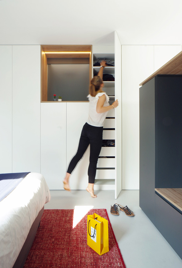 Appartement-contemporain-architecte-terrasse-agencement-sur-mesure-mobilier-design_Vue-rangement-chambre