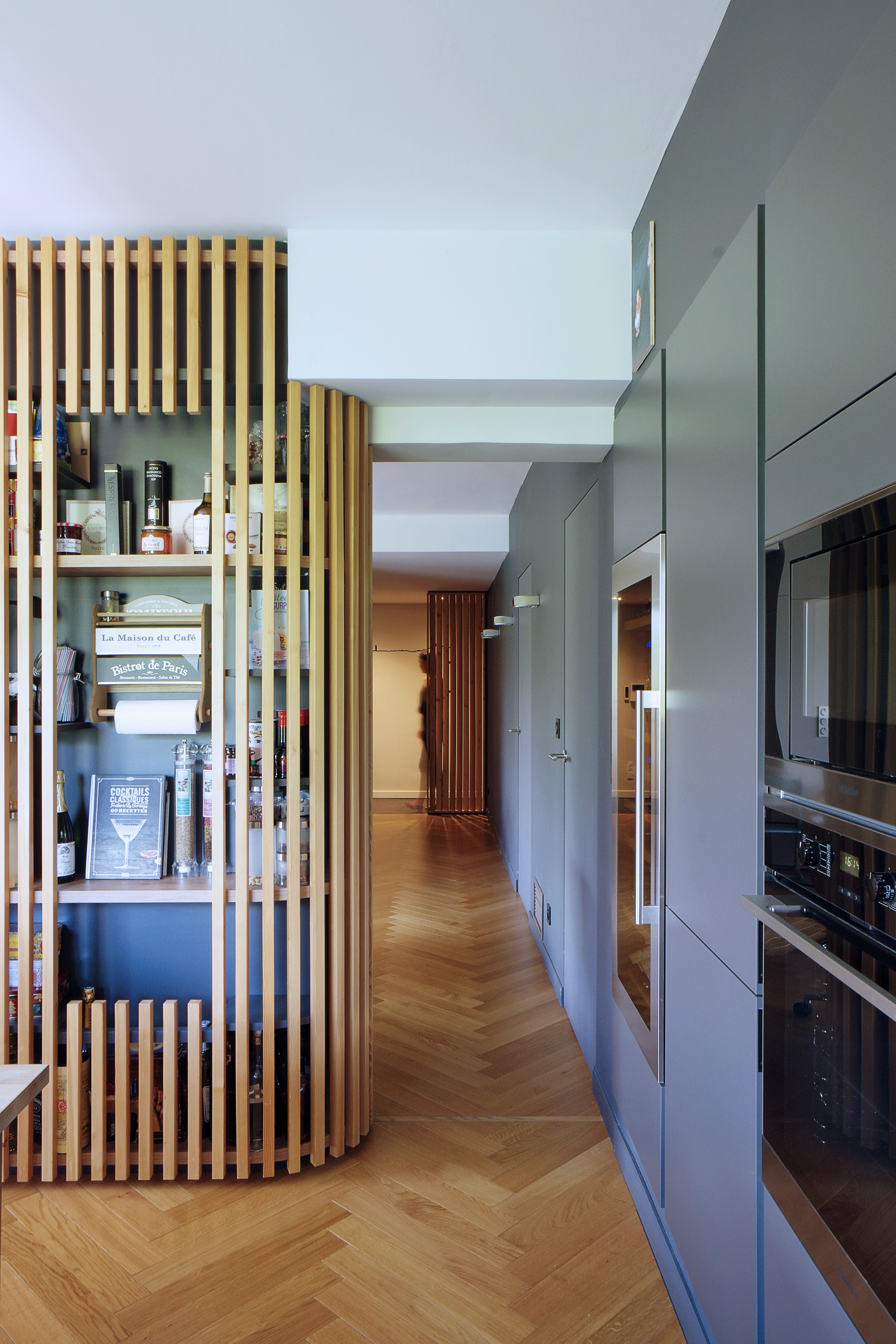 Appartement_Rénovation_Annecy_agencement_meuble-central_cuisine-niche_couleur_tasseaux
